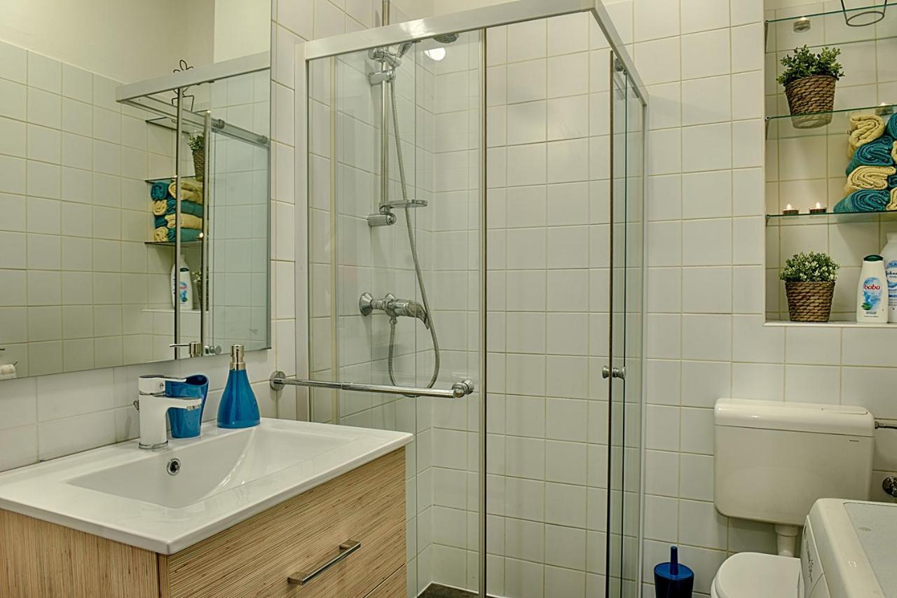 Lane With Gallery Apartament